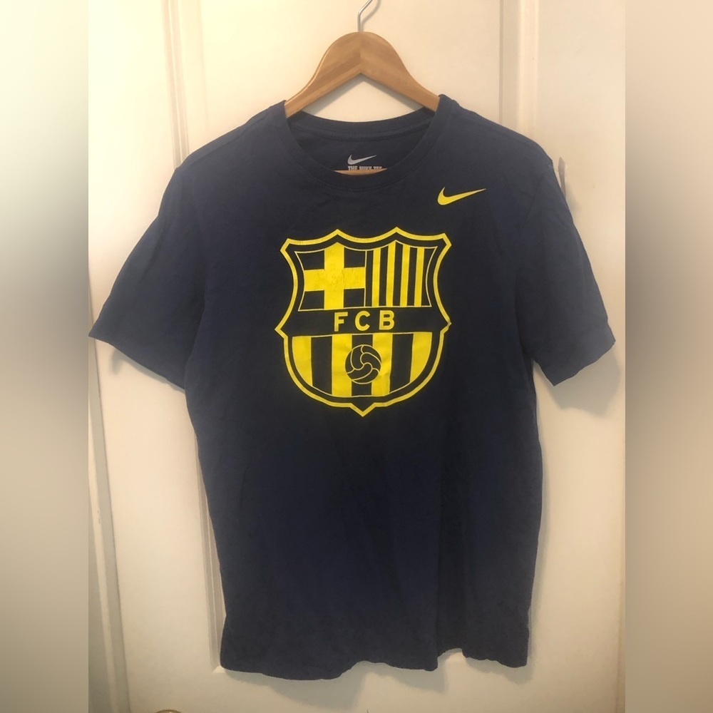 Nike Men's THE NIKE TEE Rare Barcelona FC Athletic Cut Short Sleeve T-shirt L
